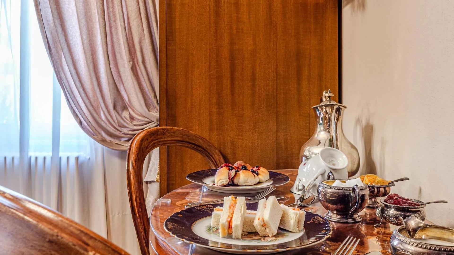 Guest house Altalena Luxury Rooms And Spa Siena